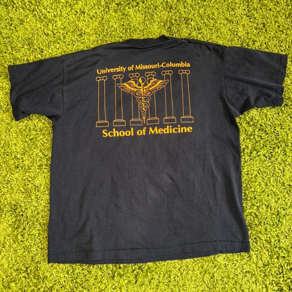 Vintage University of Missouri Columbia School of Medicine Tee Sz XL (22.5x27)